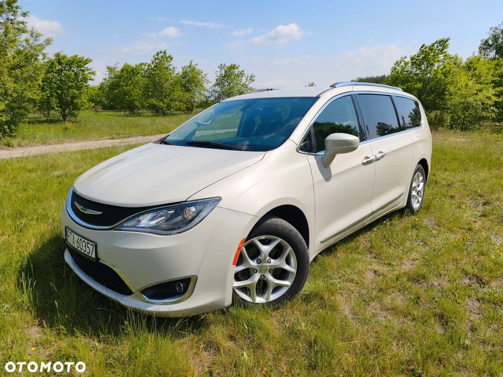 Chrysler Pacifica - 1