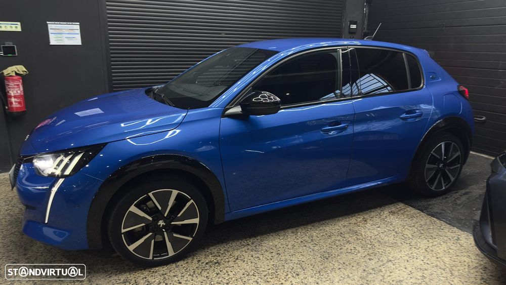 Peugeot e-208 GT - 27