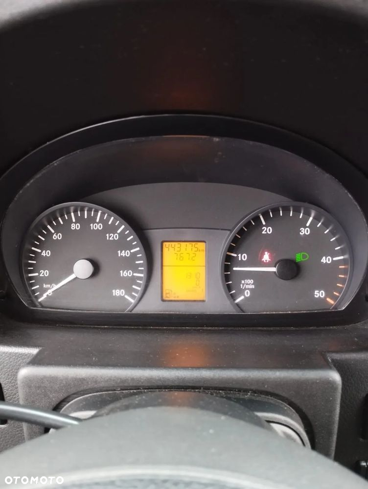 Mercedes-Benz Sprinter - 15
