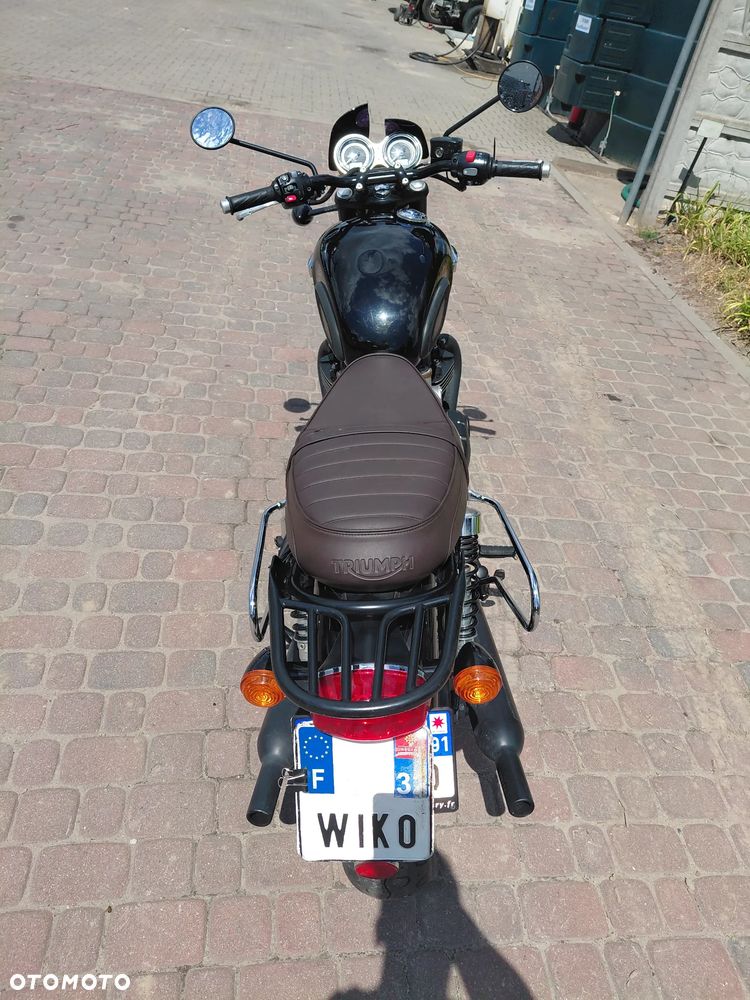 Triumph Bonneville - 4
