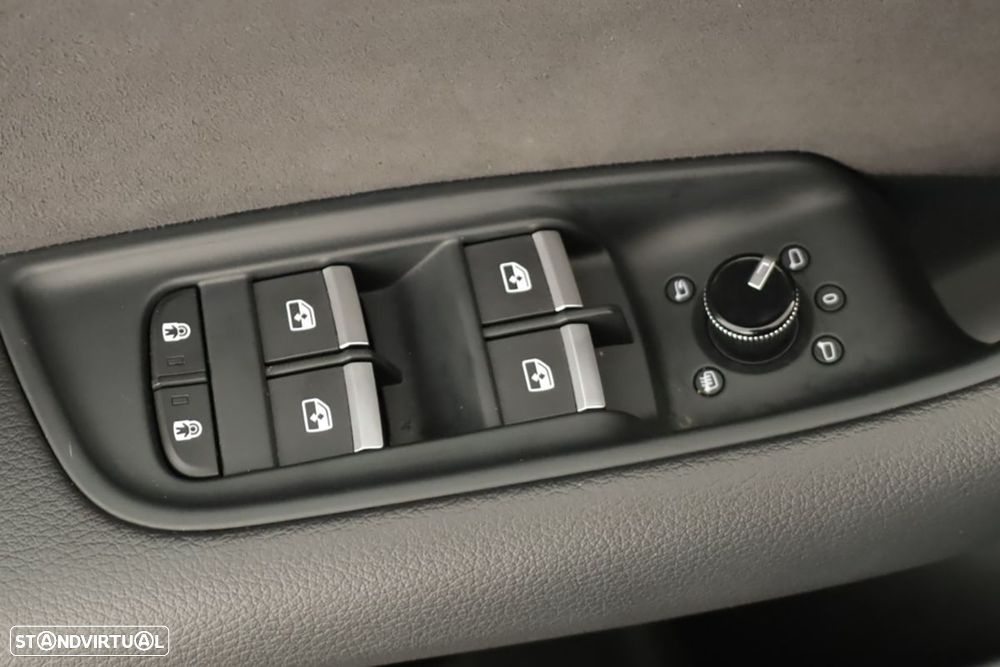 Audi Q8 55 TFSIe quattro Tiptronic - 23