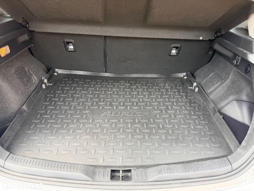 Toyota Auris 1.8 L VVT-i Luna - 12