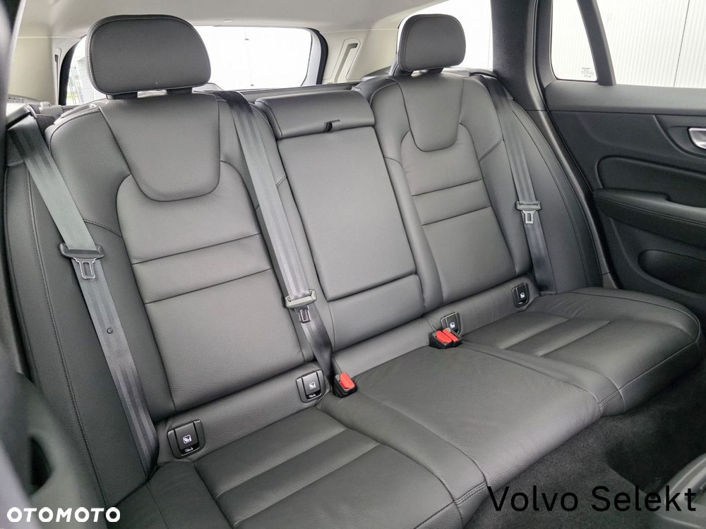 Volvo V60 Cross Country - 17