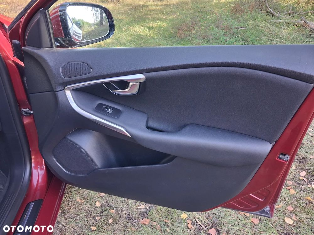 Volvo V40 D2 Momentum - 26