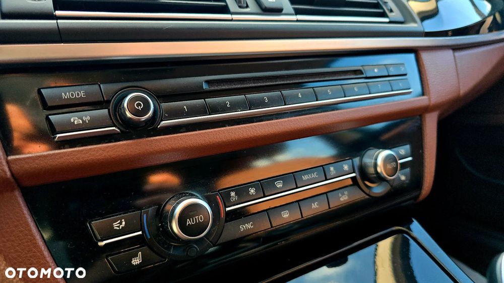 BMW Seria 5 520d xDrive - 13