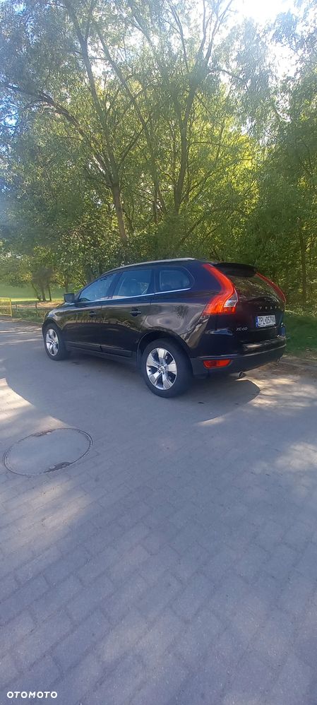 Volvo XC 60 D5 AWD Momentum - 4