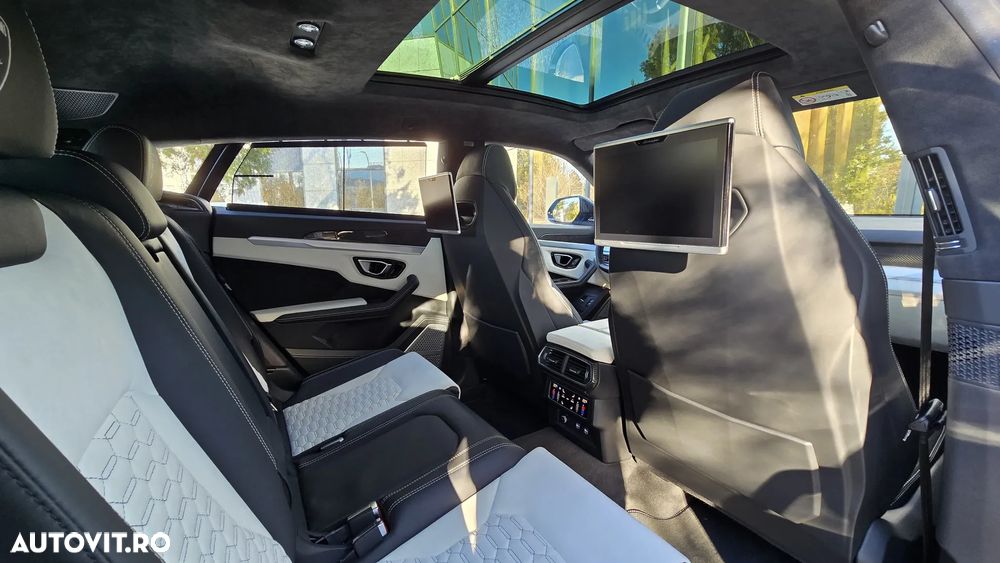 Lamborghini URUS - 26