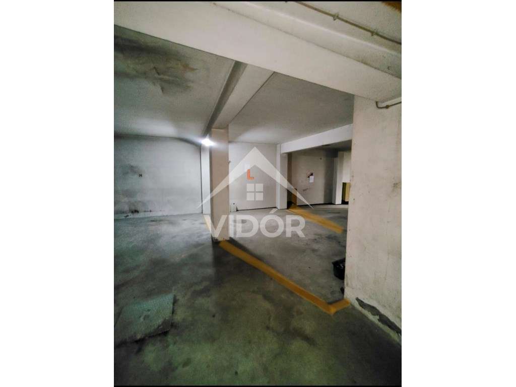 Garagem na Rua Cristóvão Falcão junto á Circunvalação - Grande imagem: 2/2