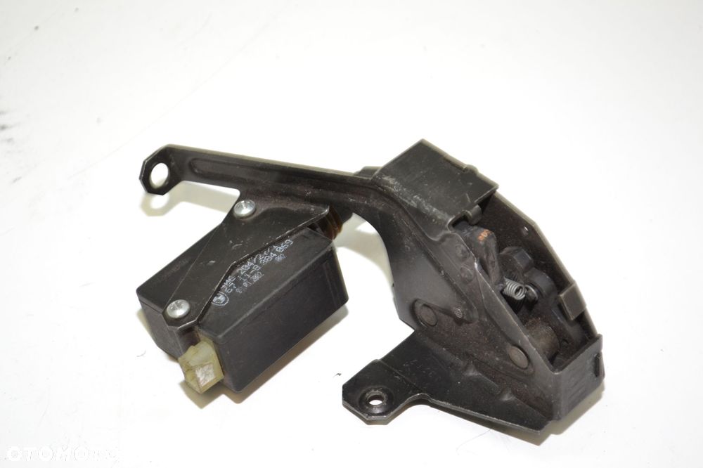 BMW E39 KOMBI ZAMEK KLAPY BAGAŻNIKA 8384069 - 1