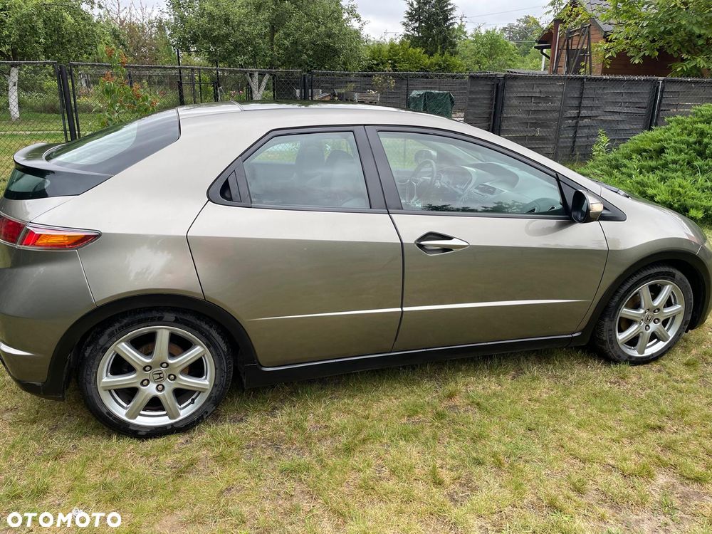 Honda Civic 1.8 Executive - 4