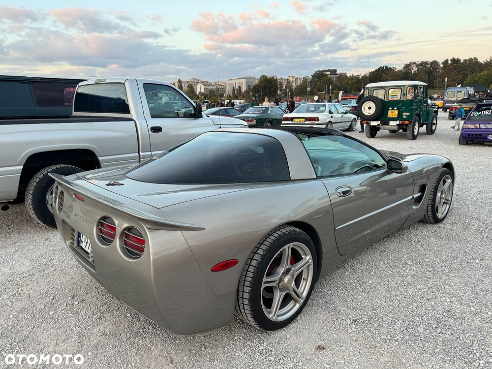 Chevrolet Corvette - 31
