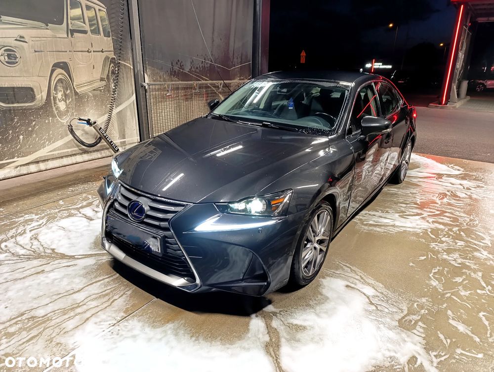 Lexus IS 300h Business Edition - 9
