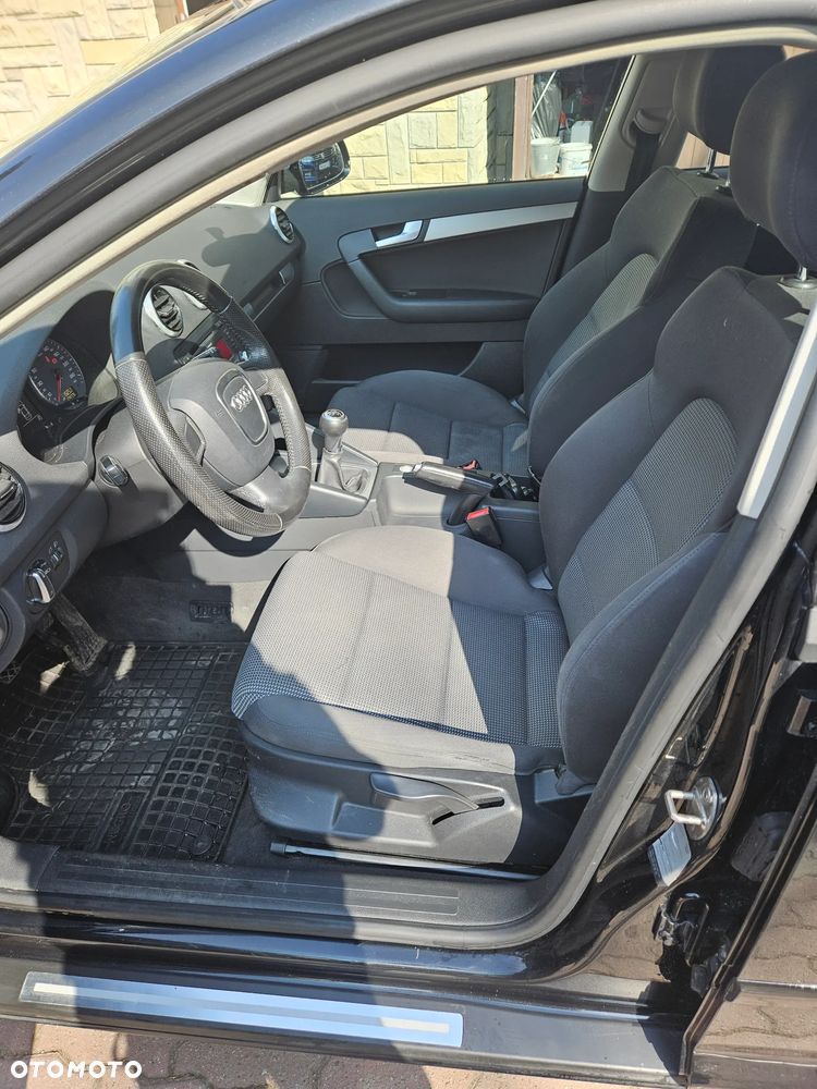 Audi A3 Sportback 1.6 TDI DPF Ambiente - 6