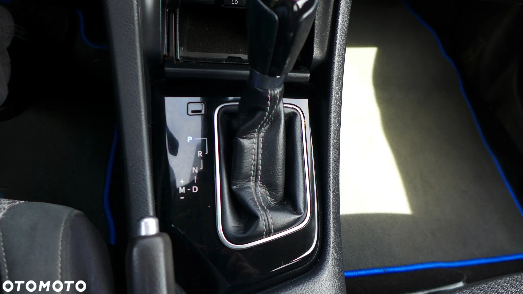 Toyota Auris 1.2 T Dynamic MS - 25