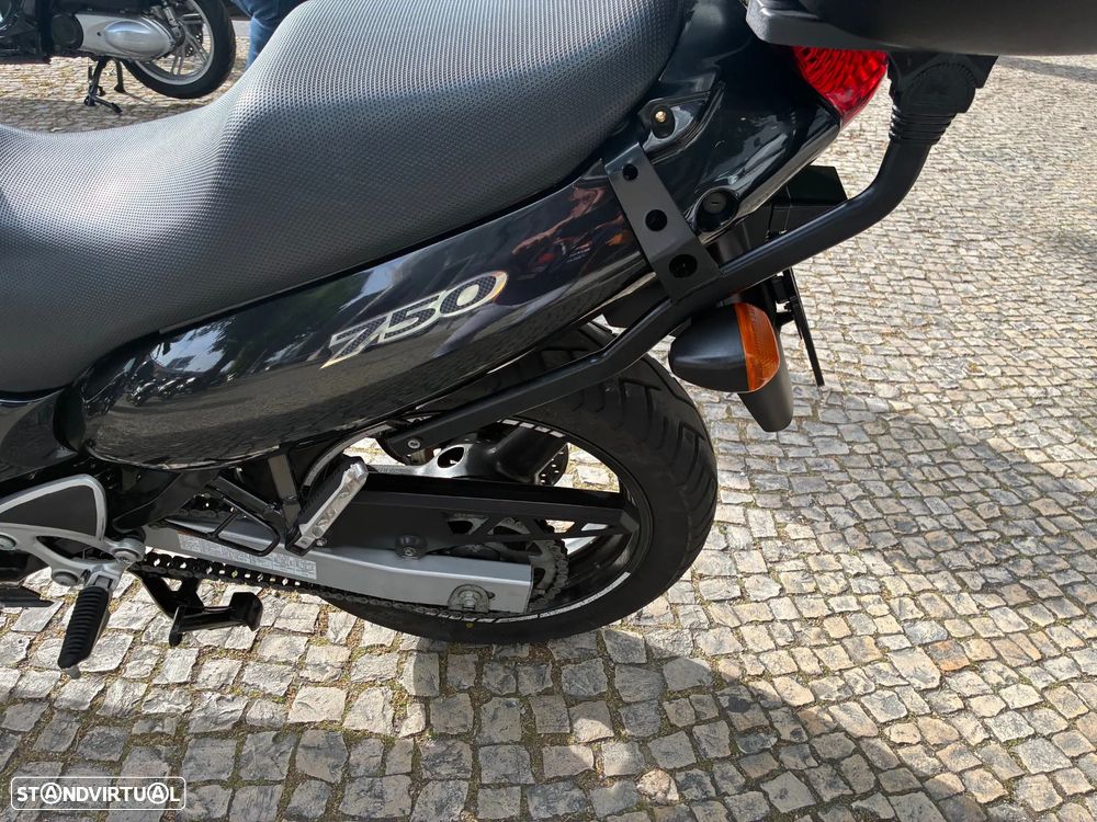 Suzuki GSX 750 F - 5