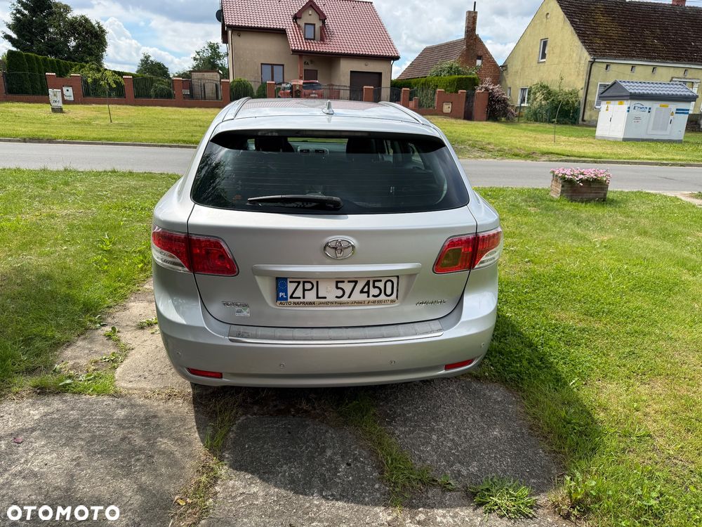 Toyota Avensis 1.8 Sol - 9