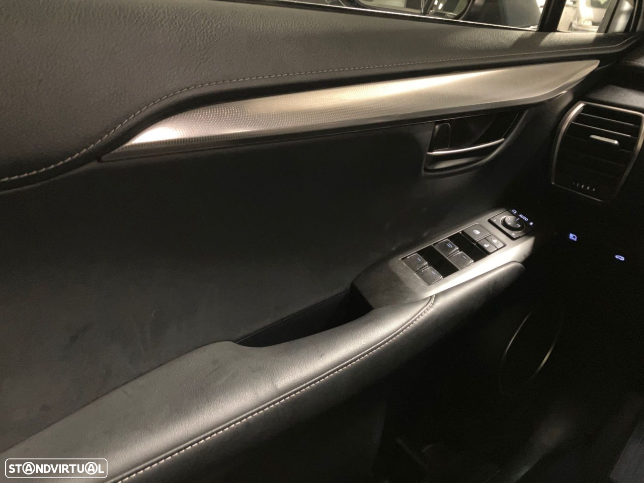 Lexus NX 300h Executive+ - 21