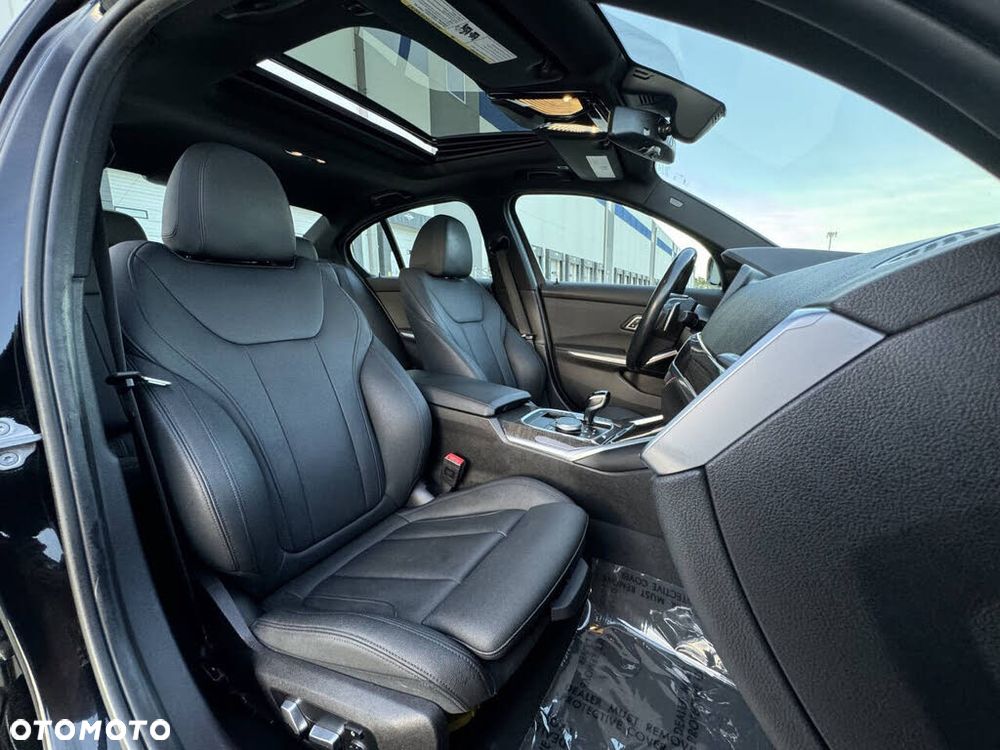BMW Seria 3 330i M Sport sport - 19