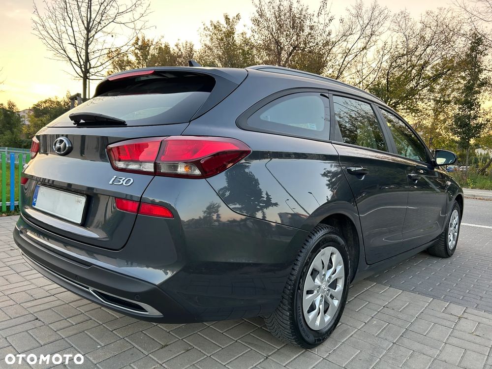 Hyundai i30 1.5 DPI Classic + - 10