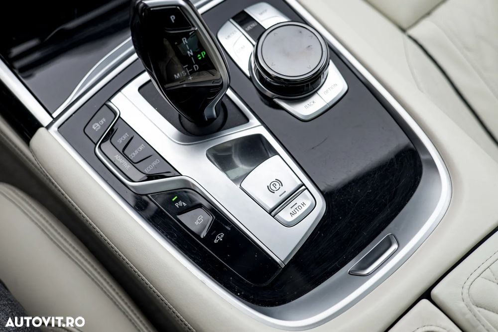 BMW Seria 7 730d xDrive MHEV - 28