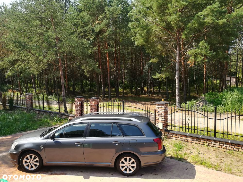 Toyota Avensis - 1
