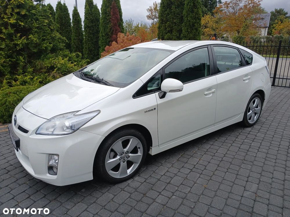 Toyota Prius (Hybrid) Executive - 5