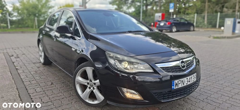 Opel Astra 1.6 Turbo Cosmo