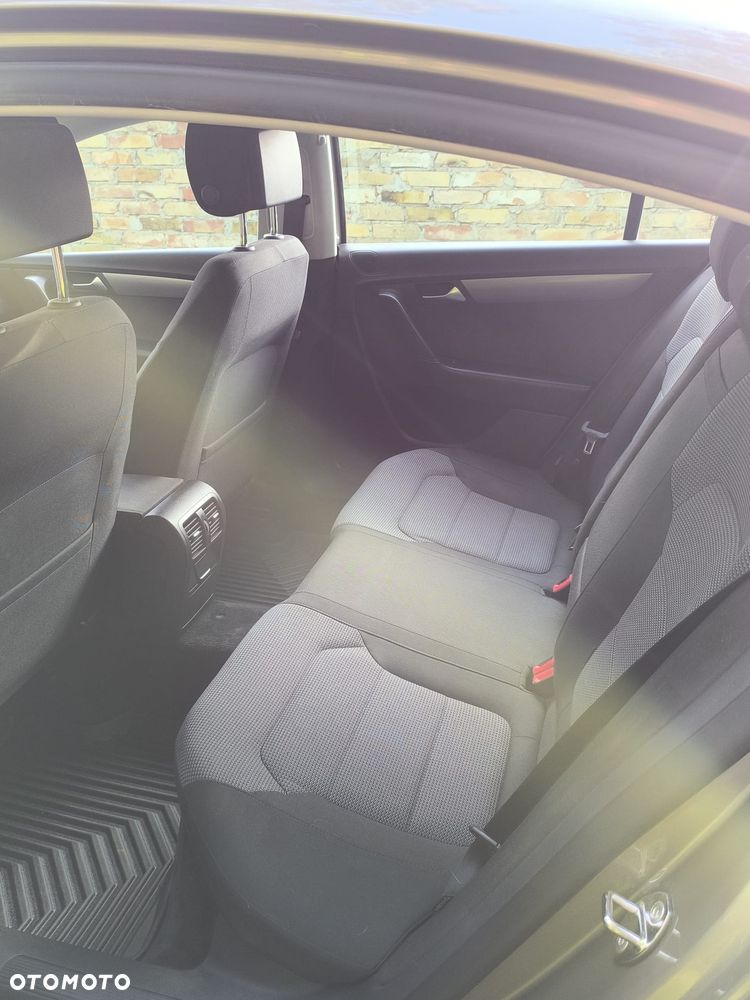 Volkswagen Passat 2.0 TDI Comfortline - 7