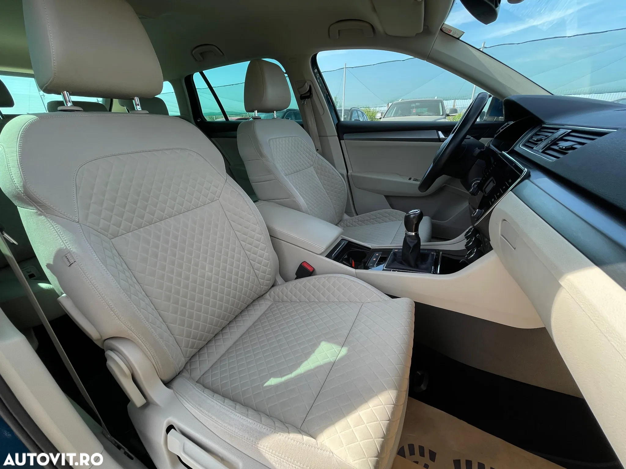 Skoda Superb Combi 2.0 TDI Style - 35