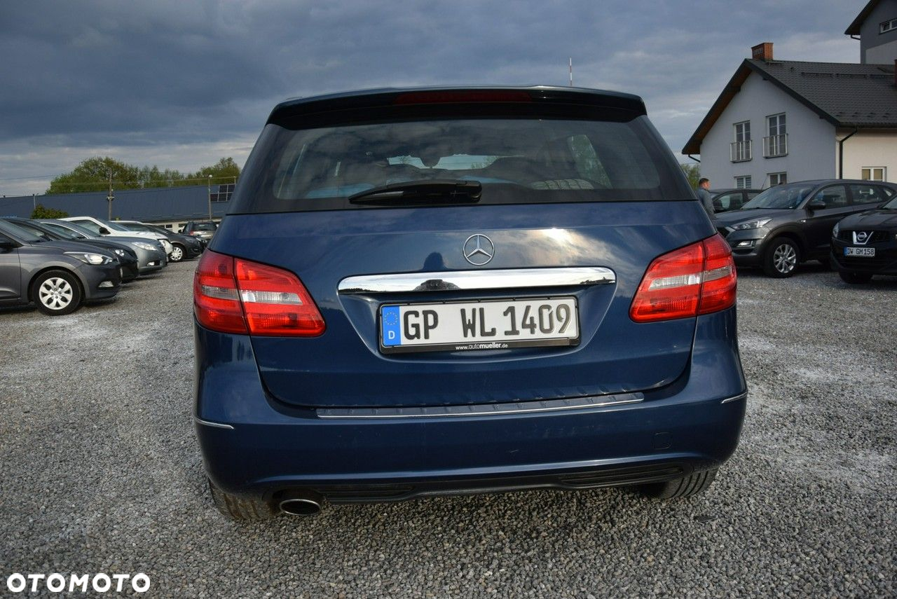 Mercedes-Benz Klasa B 180 Edition - 14