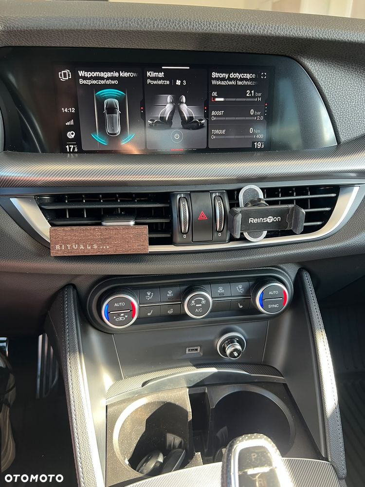 Alfa Romeo Stelvio - 12
