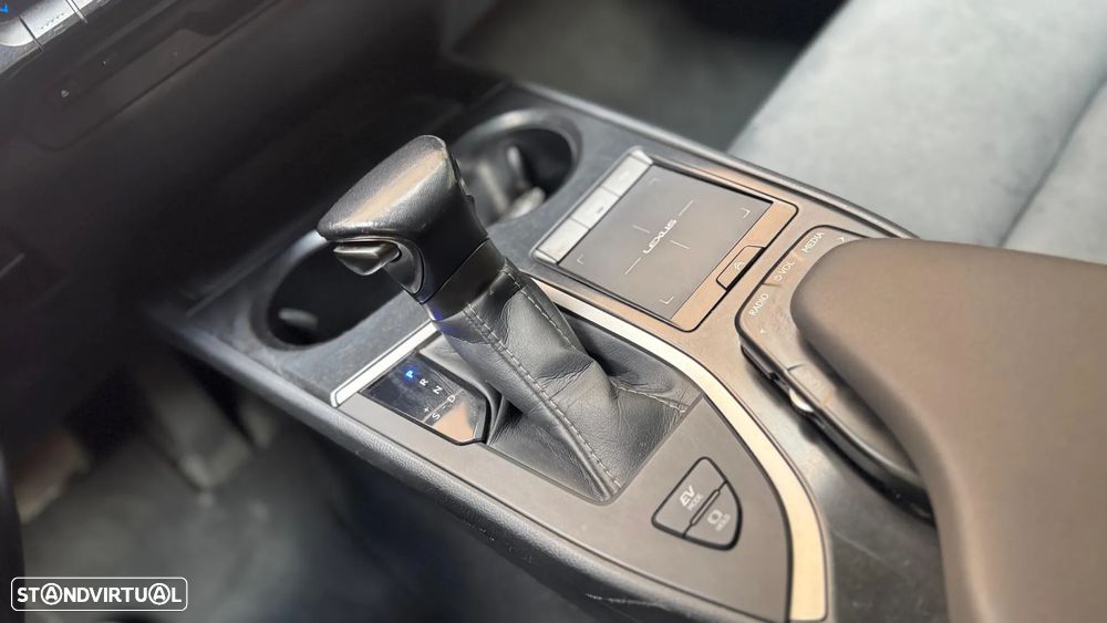 Lexus UX 250h Business - 14