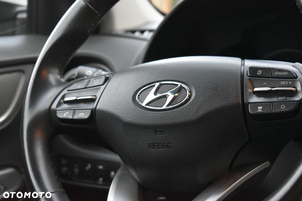 Hyundai Kona 64kWh Premium - 22