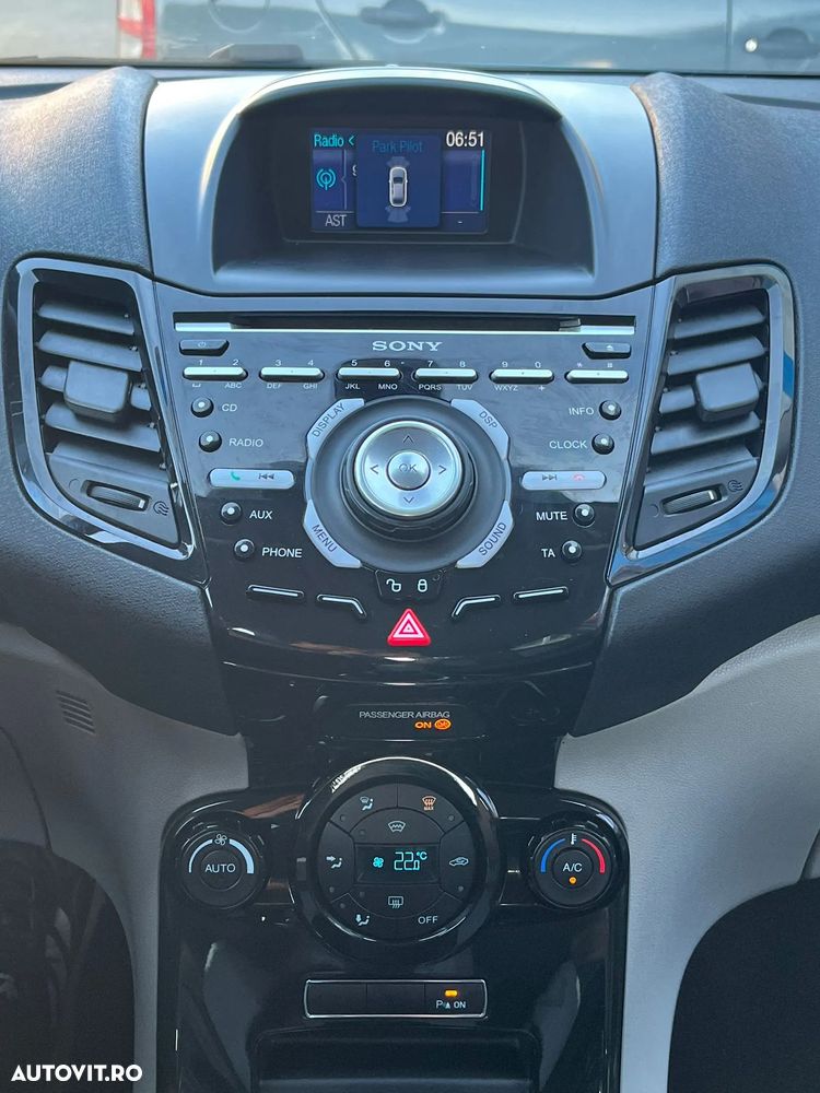 Ford Fiesta 1.0 EcoBoost S&S TITANIUM - 9