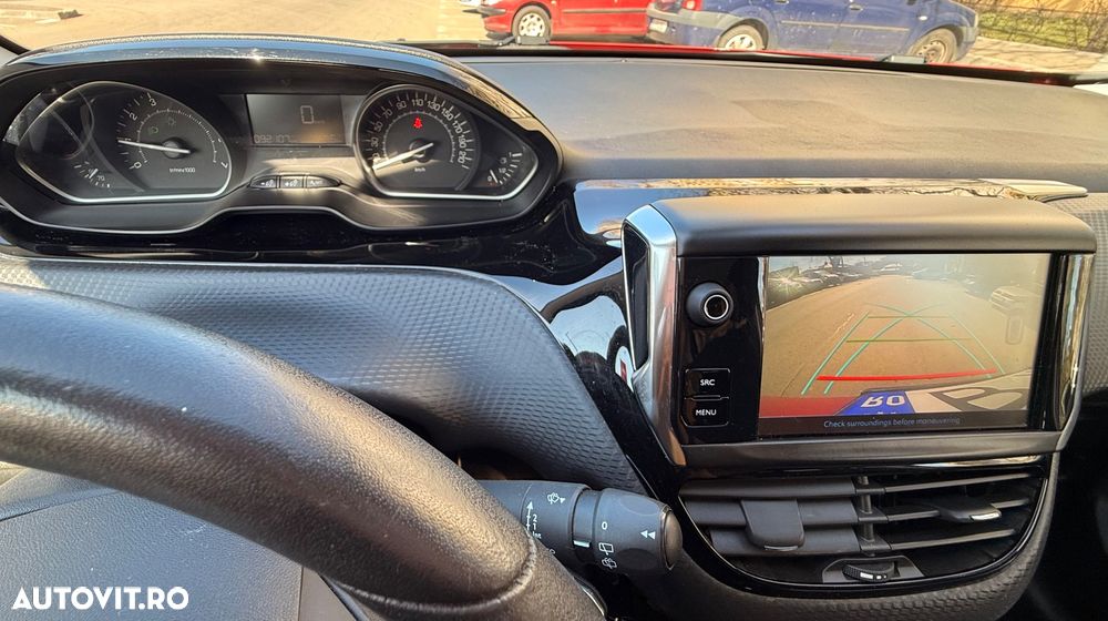 Peugeot 2008 PureTech 82 Signature - 8