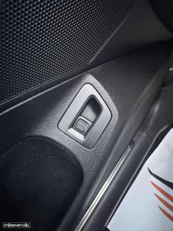 VW Passat Variant 2.0 TDi R-Line DSG - 17