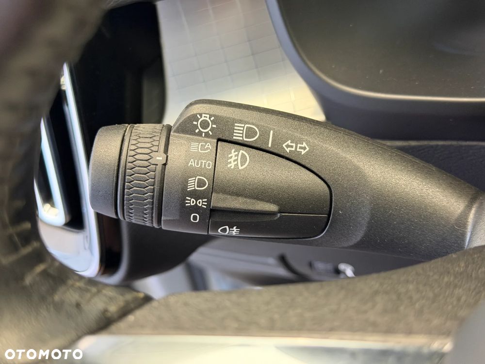 Volvo XC 40 T3 Momentum Pro - 16