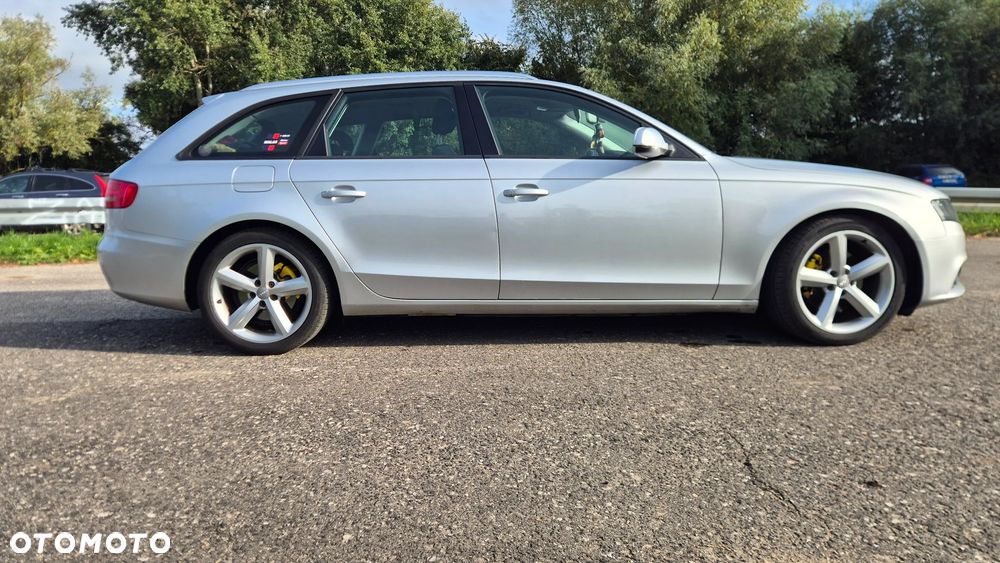 Audi A4 2010 photo 4