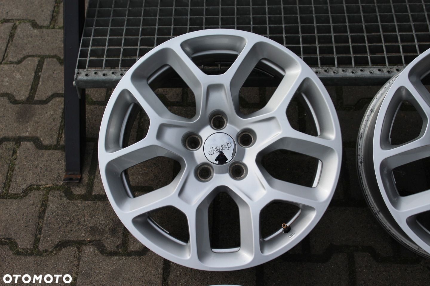 JEEP COMPASS RENEGADE 17cali 5x110 ET40 7J TPMS - 1