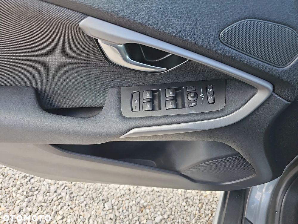 Volvo V40 T3 Drive-E Momentum - 13
