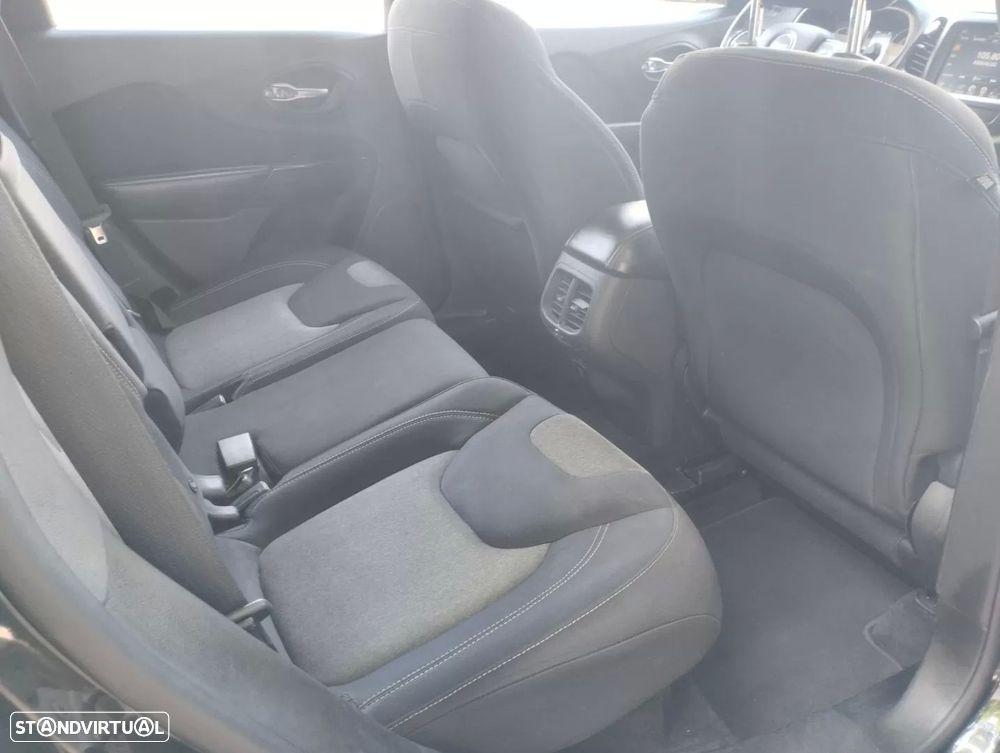 Jeep Cherokee 2.0 MJD Longitude - 17