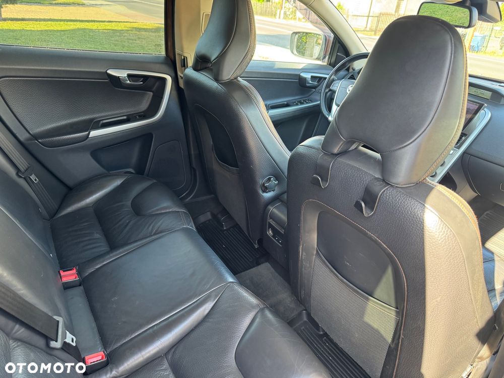 Volvo XC 60 D5 AWD Momentum - 14