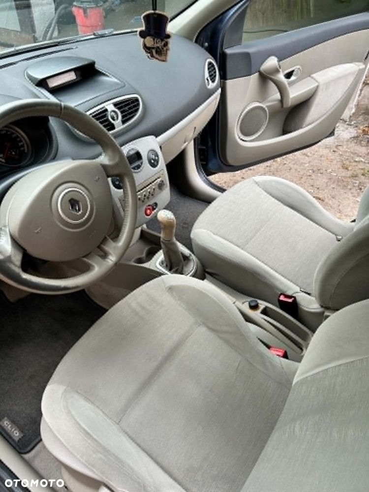 Renault Clio 1.6 16V Expression - 12