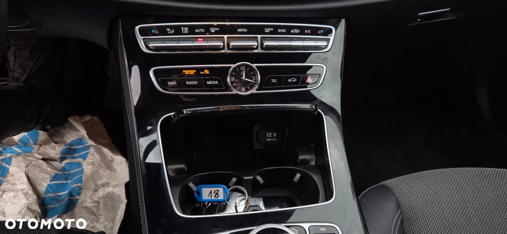 Mercedes-Benz Klasa E 220 d 9G-TRONIC - 32