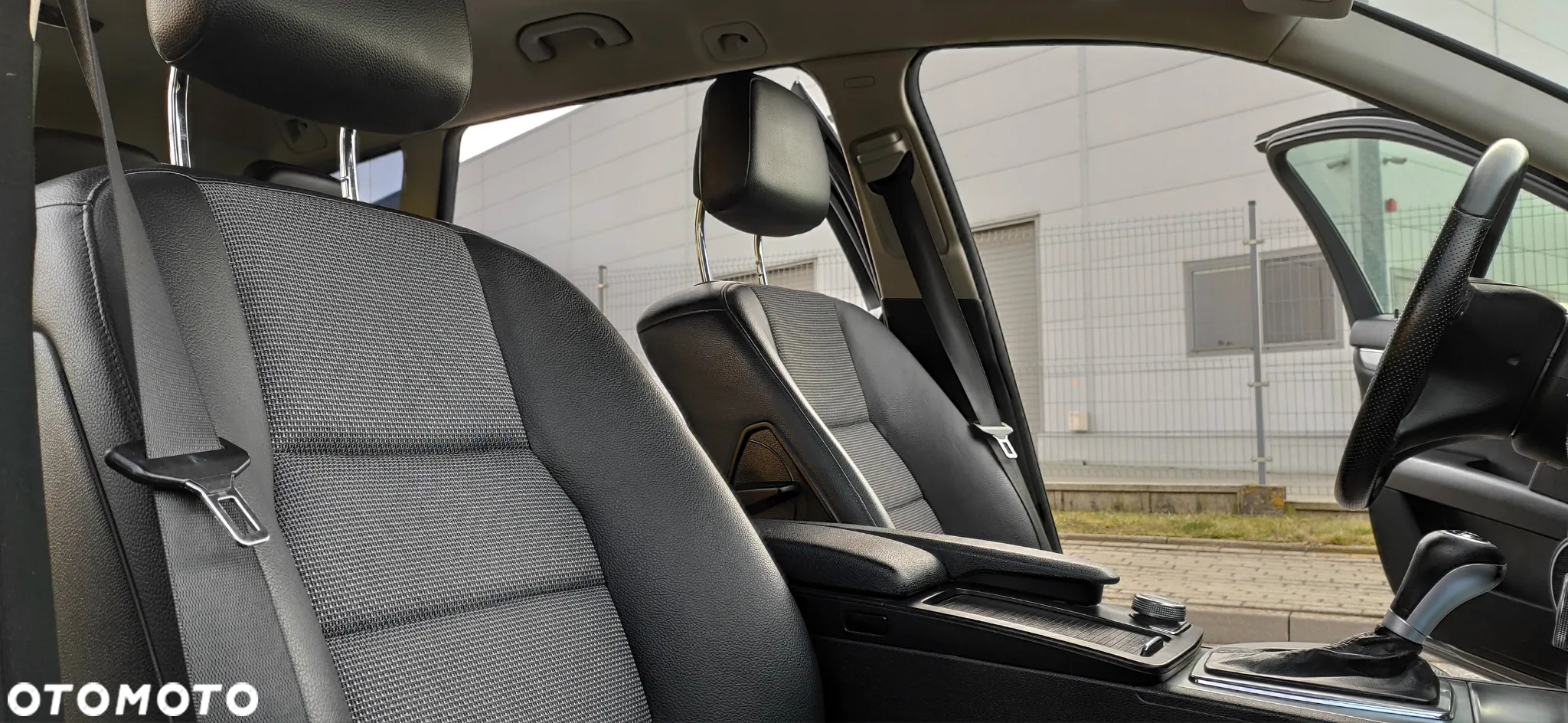 Mercedes-Benz Klasa C 180 T CGI Automatik BlueEFFICIENCY Avantgarde - 27