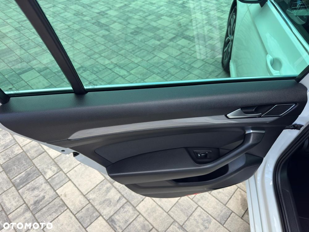 Volkswagen Passat Variant 2.0 TSI Business DSG - 29