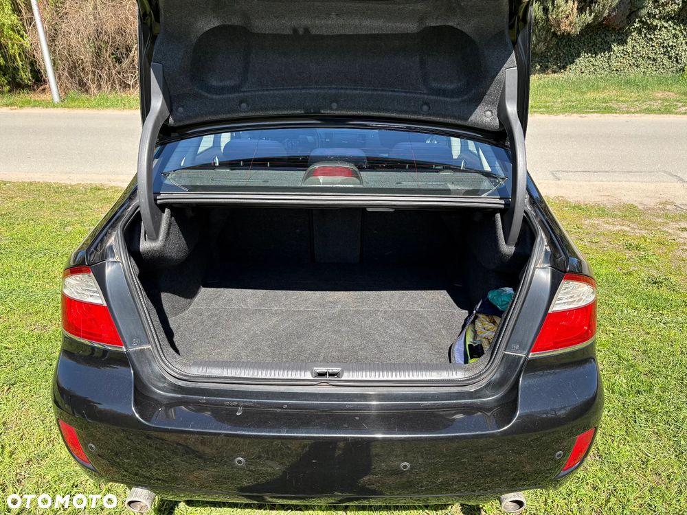 Subaru Legacy 2.0R Trend - 10