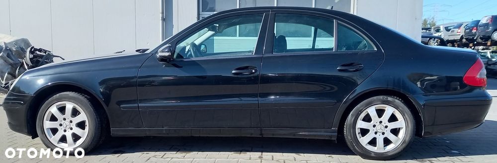 Mercedes E 320 CDi ( W211) części klapa drzwi zderzak kod lakieru C197 lampa reflelektor felgi wyposażnie wnętrza skrzynia biegów - 8