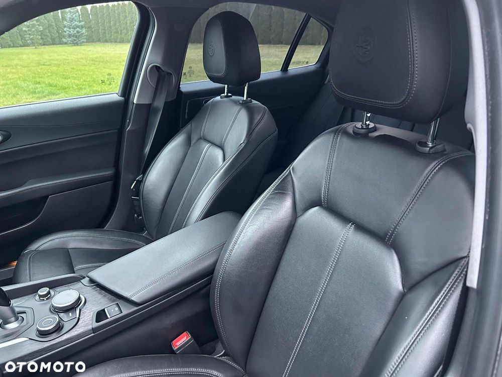 Alfa Romeo Giulia - 16