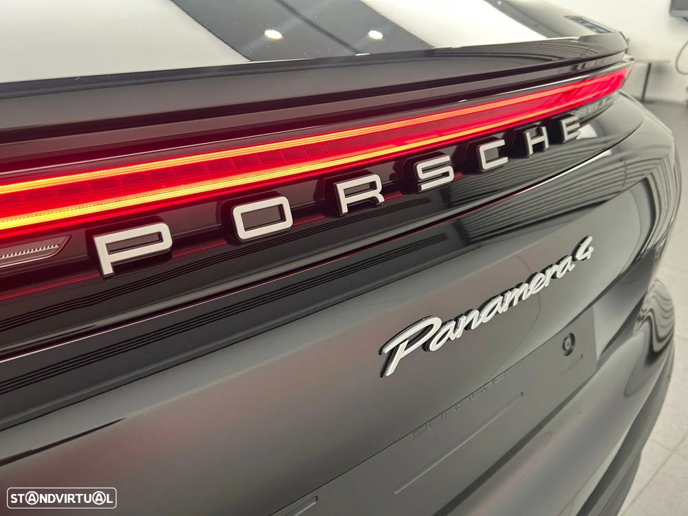 Porsche Panamera 4 E-Hybrid - 4